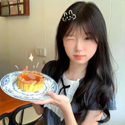 男孩在唱歌